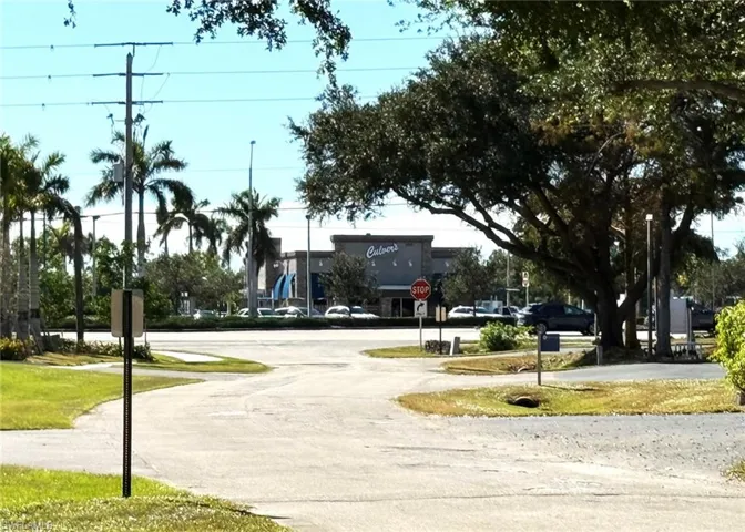 Easy access to Tamiami Trl East