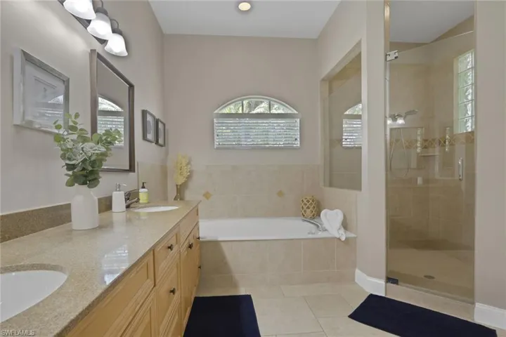 5121 Coldstream Ln, Naples, Florida 34104