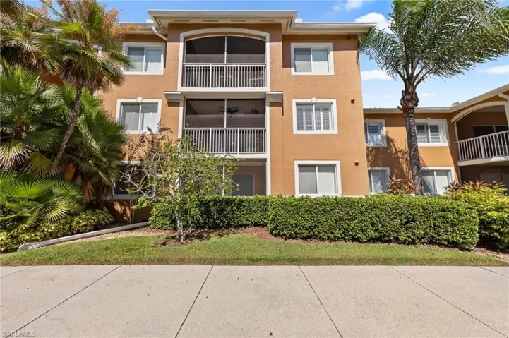 View of apartment building / complex