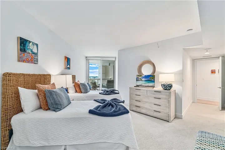4021 Gulf Shore Blvd N 702, Naples, Florida 34103