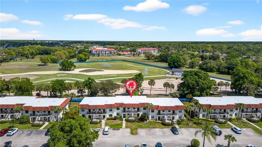 Bird's eye view of a golf club and apartment complex / building
