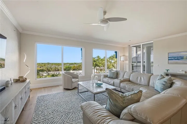 13665 Vanderbilt Dr 404, Naples, Florida 34110