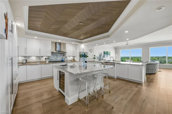 13665 Vanderbilt Dr 404, Naples, Florida 34110