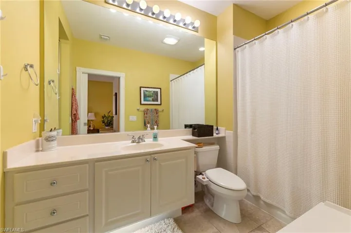 15361 Laughing Gull Ln. Bonita Springs FL 34135 - Secondary bath with tub/shower combination