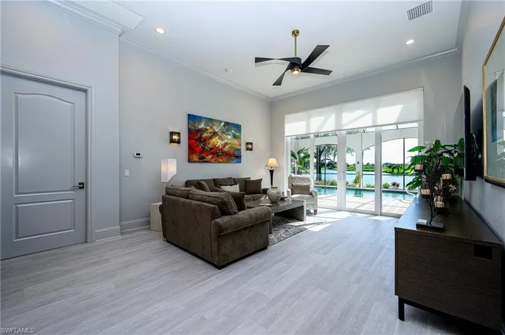 10' sliding doors with pool and lake views