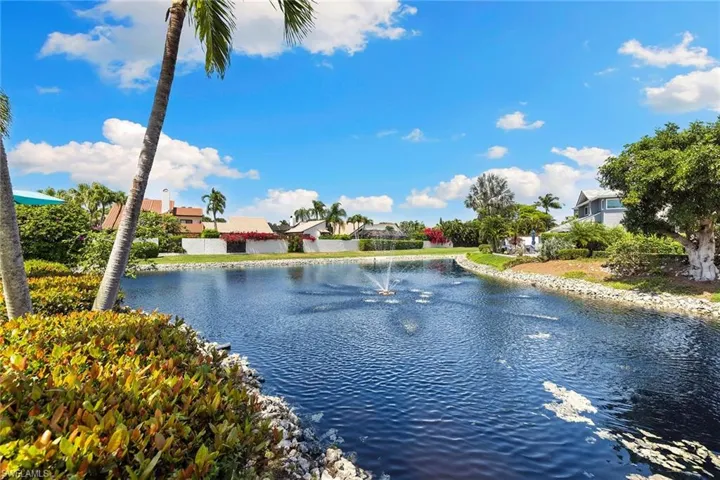 643  Bridgeway  LN, Naples, FL 34108