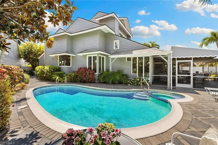 643  Bridgeway  LN, Naples, FL 34108