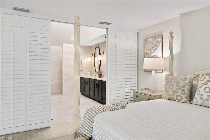 643  Bridgeway  LN, Naples, FL 34108