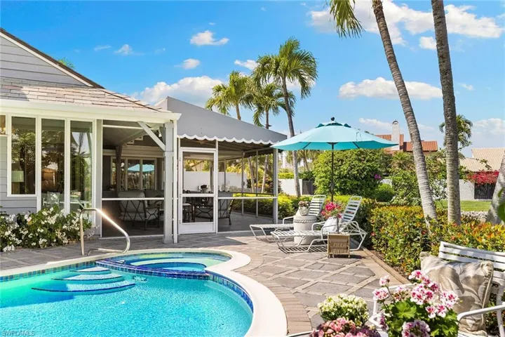 643  Bridgeway  LN, Naples, FL 34108