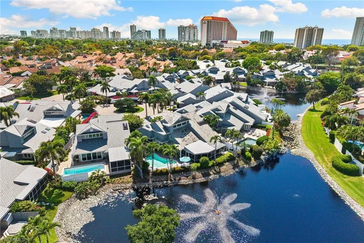 643  Bridgeway  LN, Naples, FL 34108