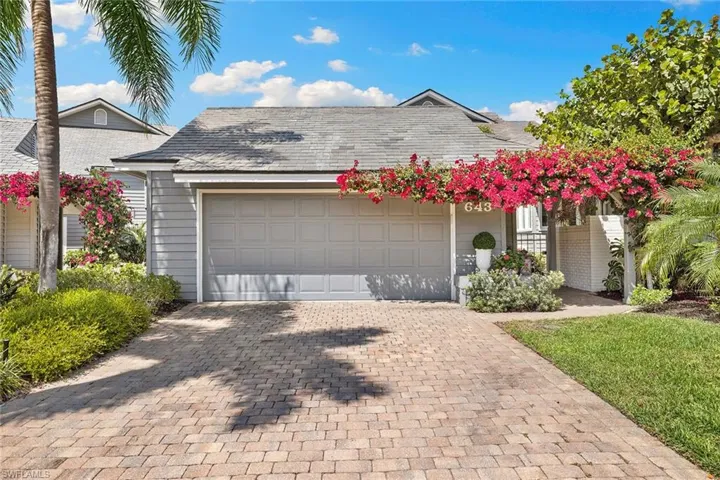 643  Bridgeway  LN, Naples, FL 34108