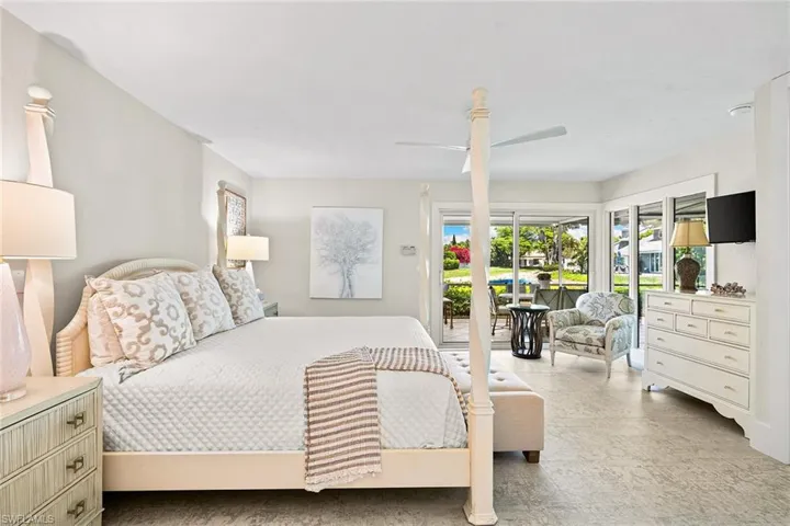 643  Bridgeway  LN, Naples, FL 34108