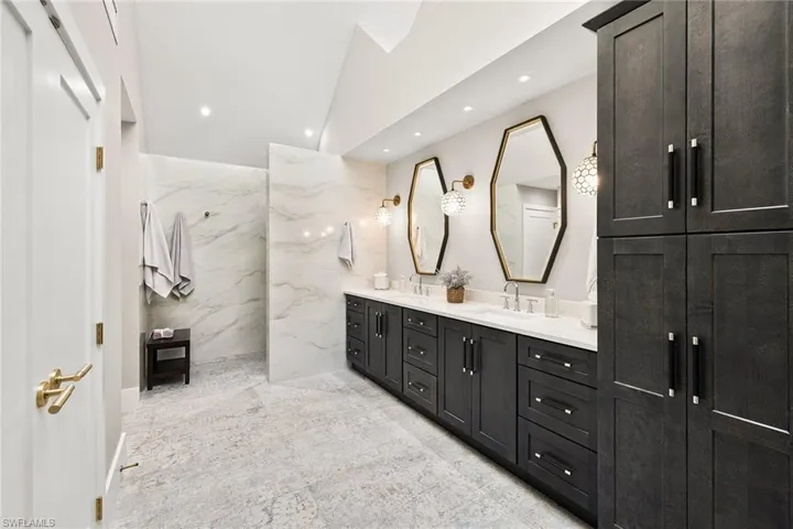 643  Bridgeway  LN, Naples, FL 34108