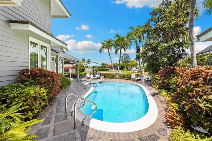 643  Bridgeway  LN, Naples, FL 34108