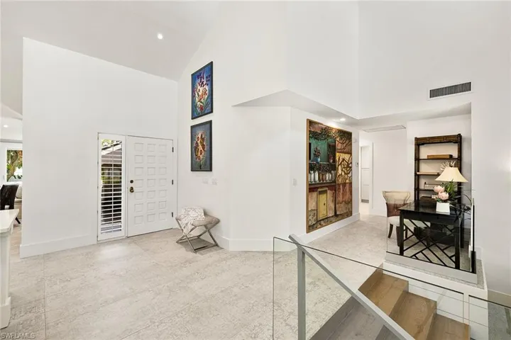 643  Bridgeway  LN, Naples, FL 34108