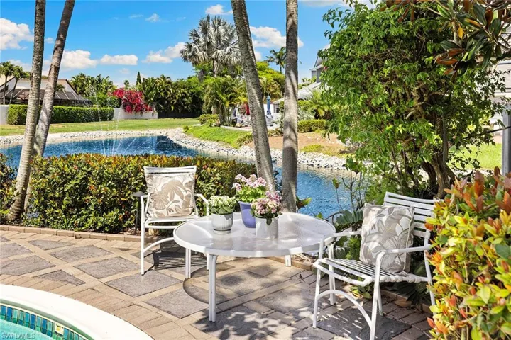 643  Bridgeway  LN, Naples, FL 34108