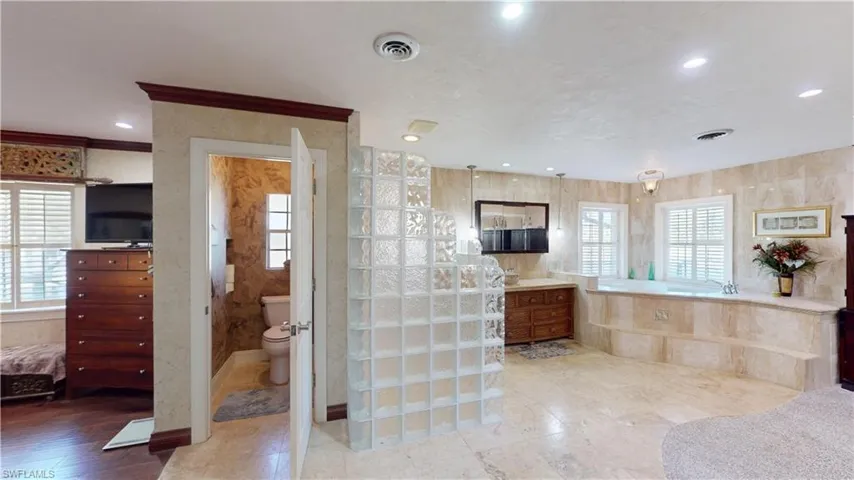 Full bath featuring a garden tub, ensuite bathroom, vanity, and recessed lighting