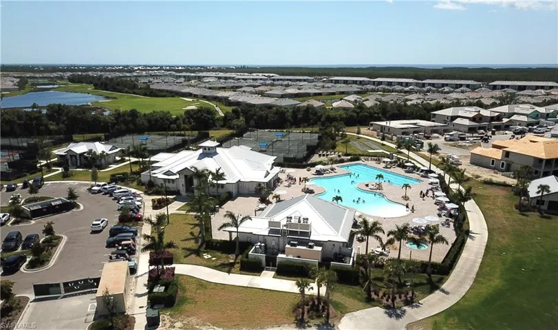 Pool, tiki, spa, sauna, fitness centr