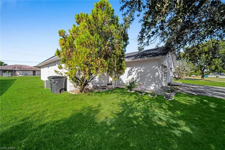 1214 Se 24th Ave, Cape Coral, Florida 33990