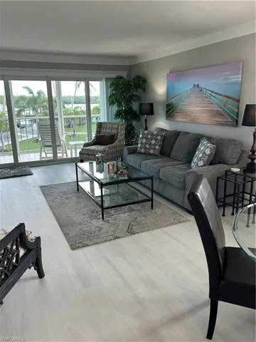Living room with crown molding and hardwood / wood-style flooring