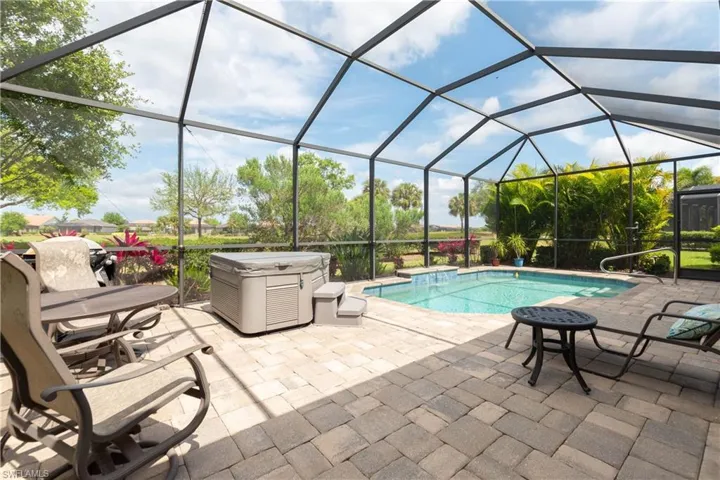 ABOVE GROUND HOT TUB...LARGE LANAI