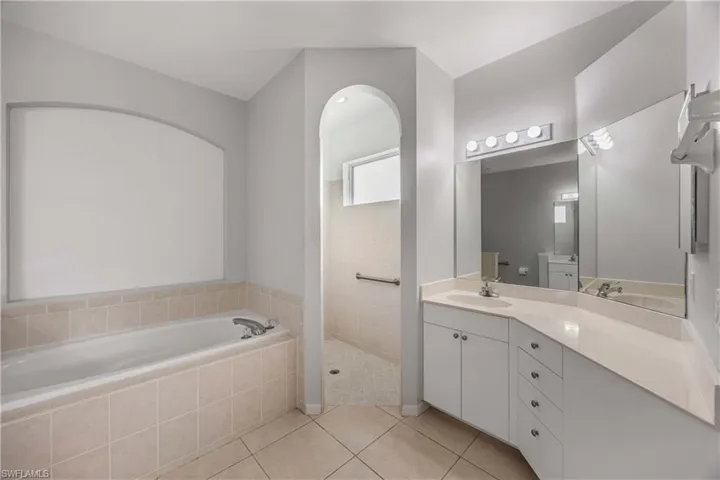 9882 El Greco Cir, Bonita Springs, Florida 34135