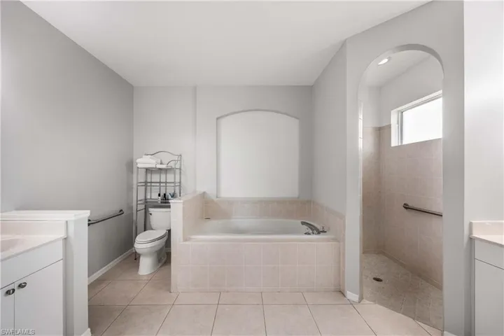 9882 El Greco Cir, Bonita Springs, Florida 34135