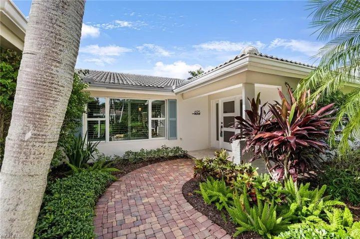 View of inviting property entrance