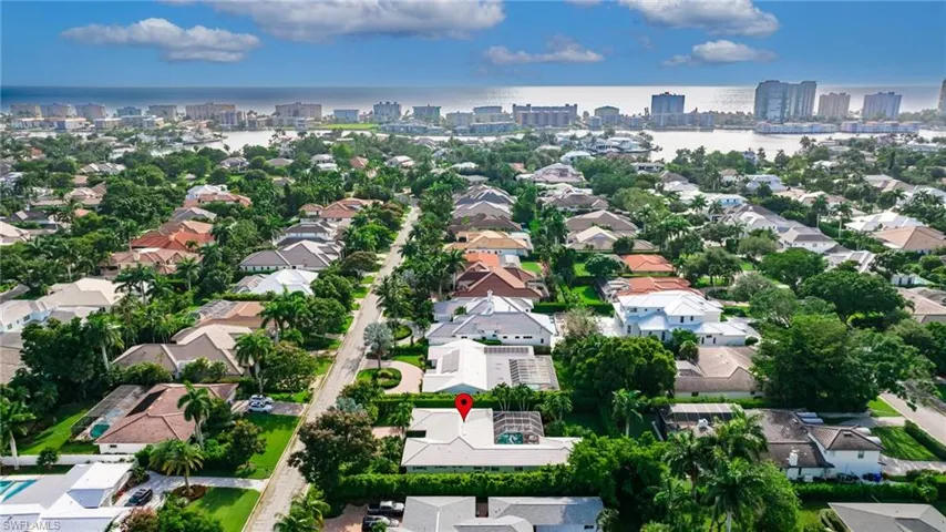 Birds eye view of property showing close proximity to beaches, dining and shopping