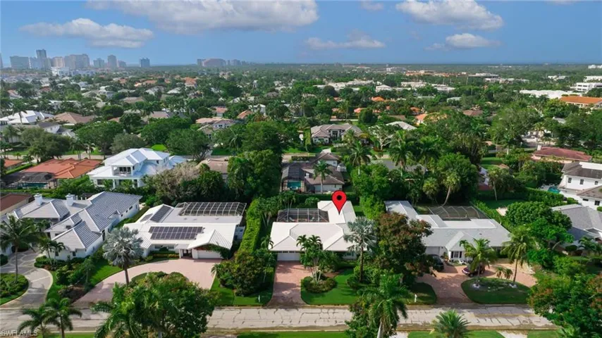 Birds eye view of property