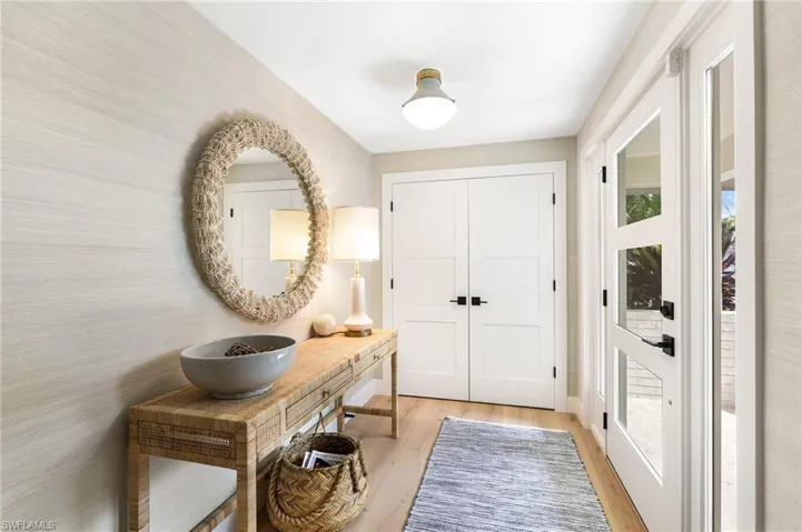 Foyer/Entry