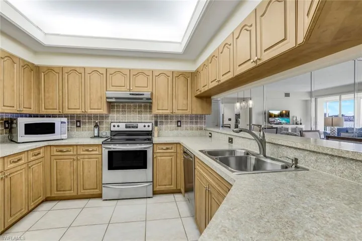 9380 Gulf Shore Dr 102, Naples, Florida 34108