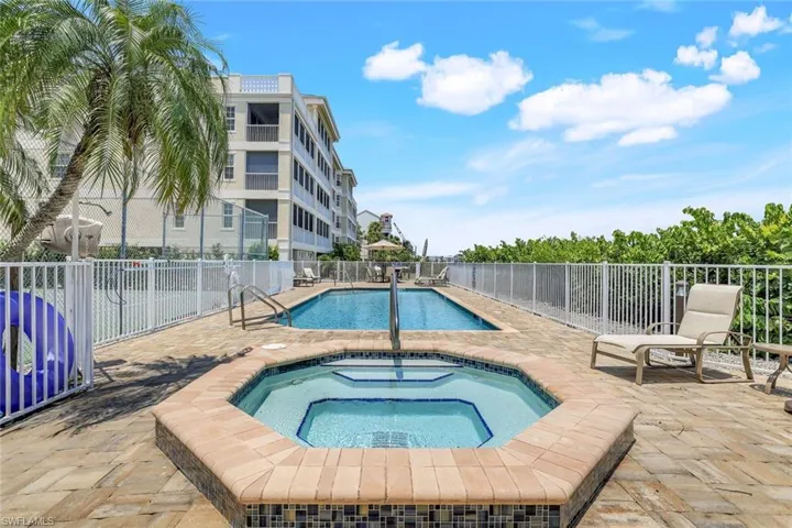 9380 Gulf Shore Dr 102, Naples, Florida 34108