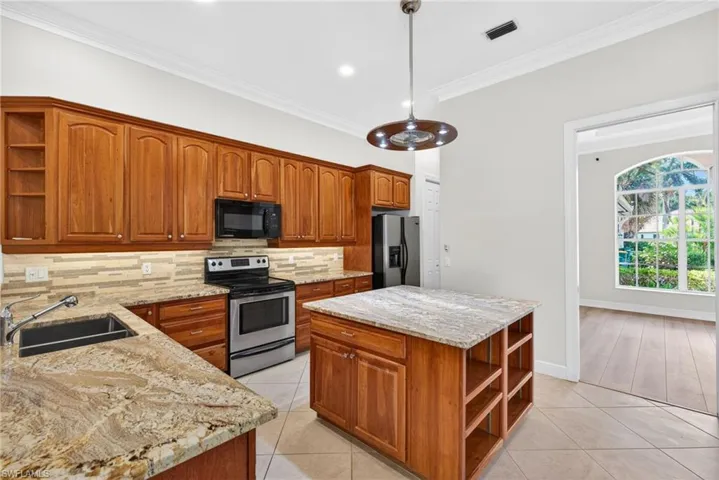 2229  Goshawk  CT, Naples, FL 34105