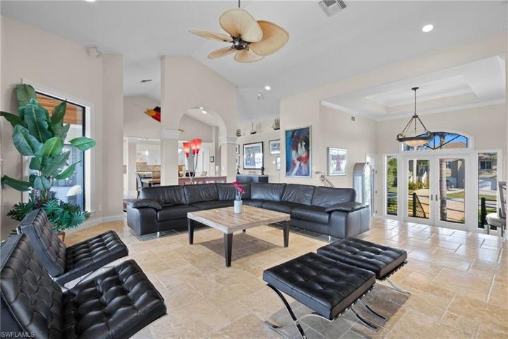 Living Room/Front Entry