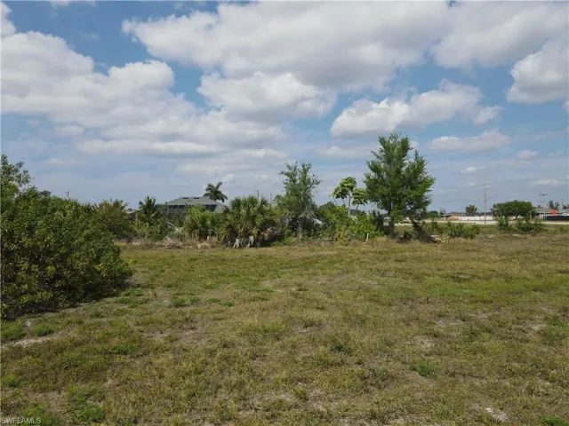 13 NW 5th TER, CAPE CORAL FL 33993