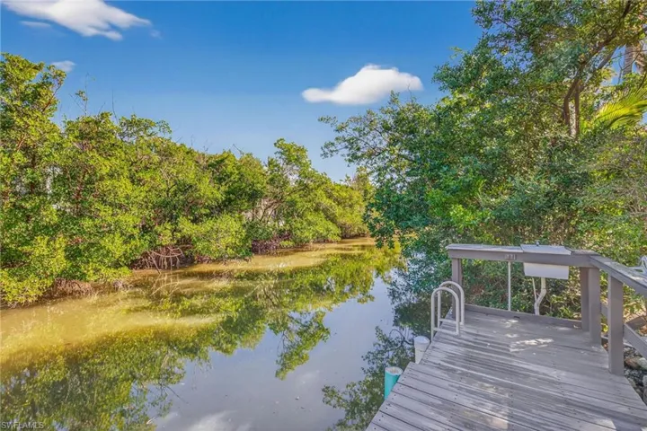 6476 Pine Ave, Sanibel, Florida 33957
