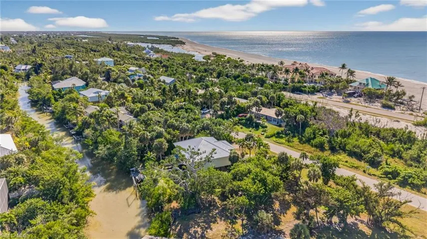 6476 Pine Ave, Sanibel, Florida 33957