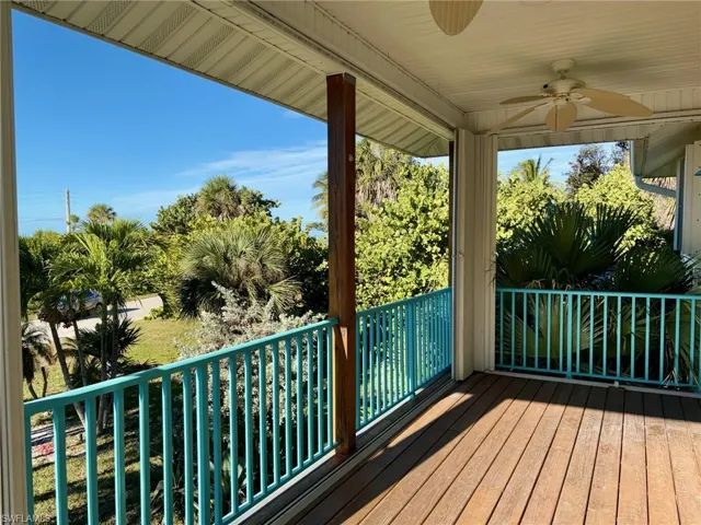 6476 Pine Ave, Sanibel, Florida 33957