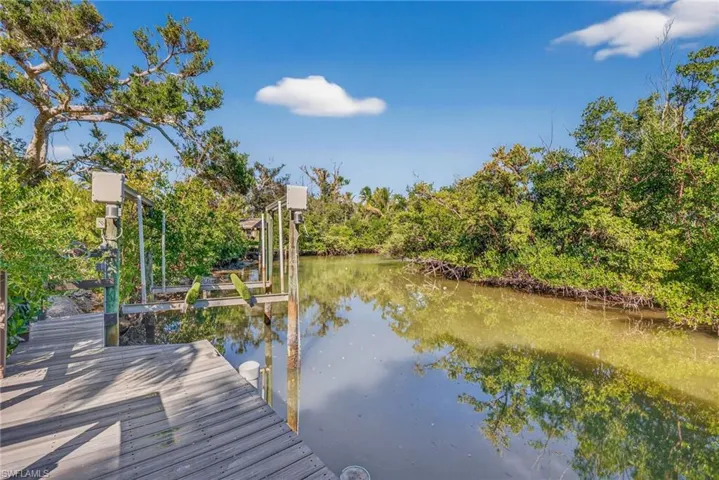 6476 Pine Ave, Sanibel, Florida 33957
