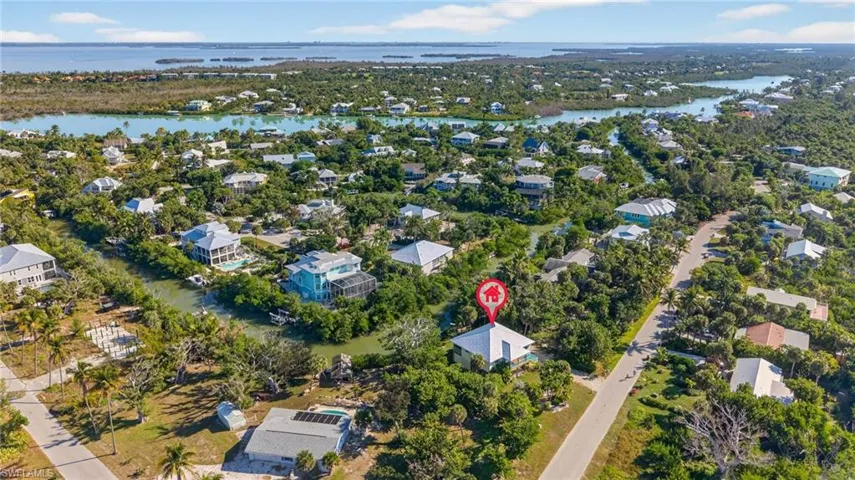 6476 Pine Ave, Sanibel, Florida 33957