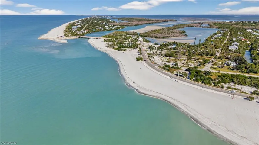 6476 Pine Ave, Sanibel, Florida 33957