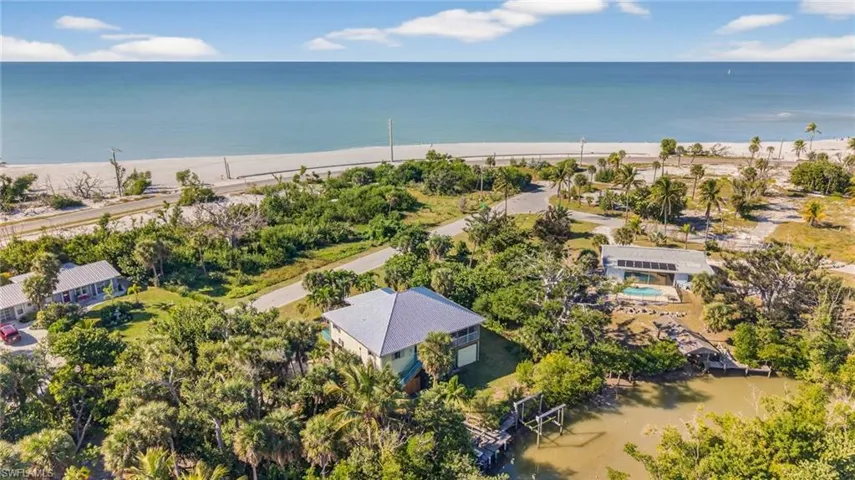6476 Pine Ave, Sanibel, Florida 33957