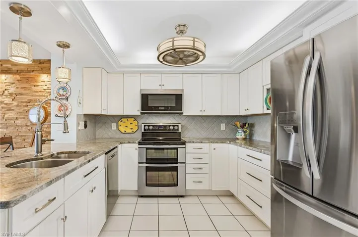 1911 SE 40th  TER, Cape Coral, FL 33904