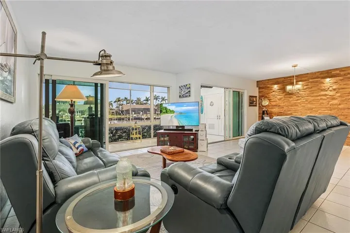1911 SE 40th  TER, Cape Coral, FL 33904