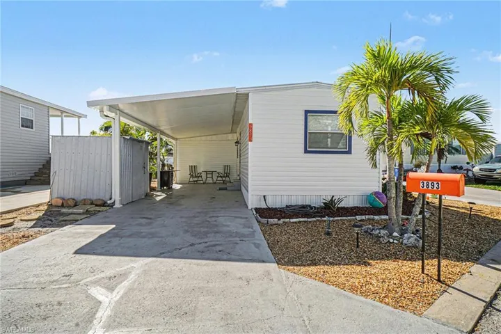 Manufactured / mobile home with driveway and a carport