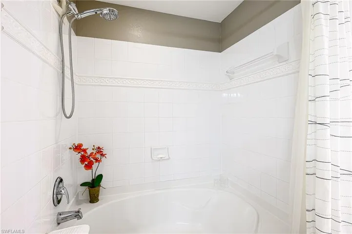 Garden tub & Shower