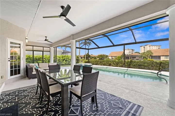 Sunroom with ceiling fan