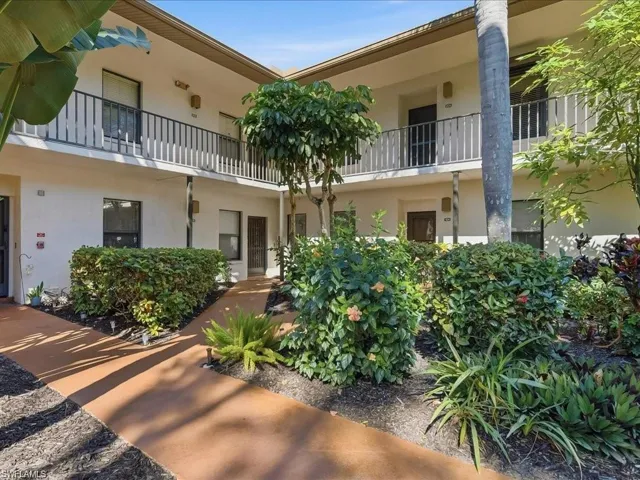 1833 Courtyard Way E105, Naples, Florida 34112