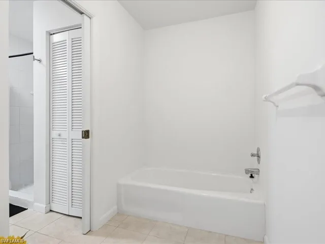 1833 Courtyard Way E105, Naples, Florida 34112